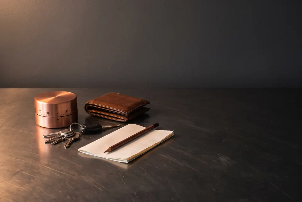 Kitchen timer, wallet, keys and a note